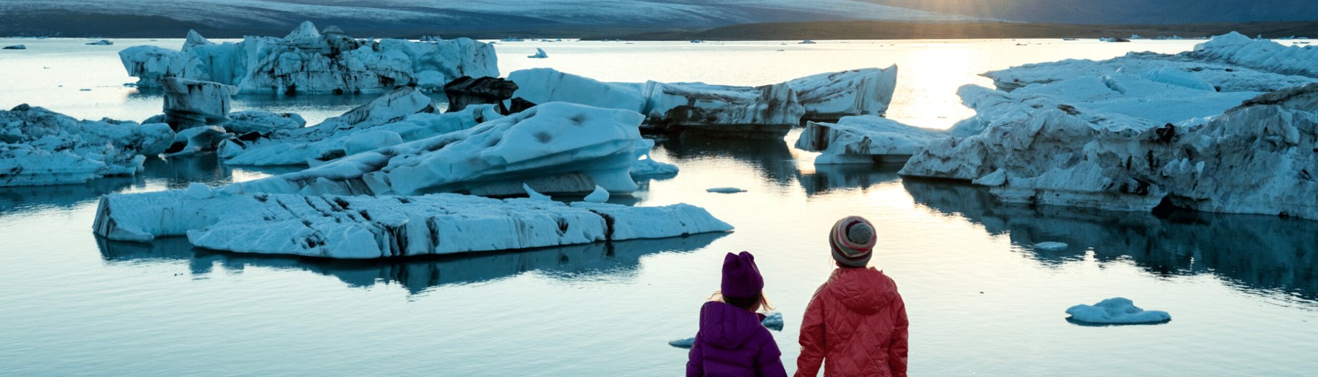 Family-Icebergs-Iceland