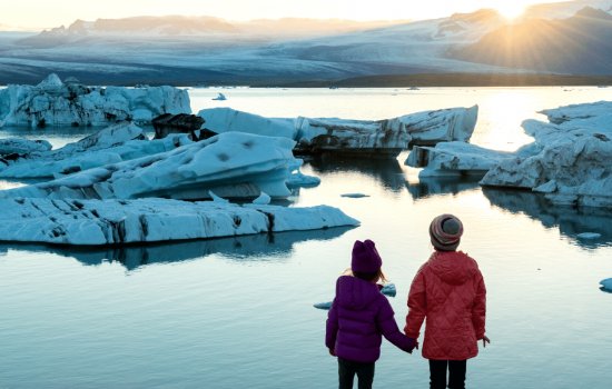 Family-Icebergs-Iceland