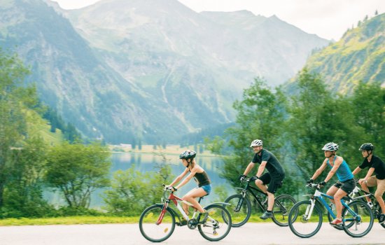Vilsalpsee-Austria-Cycling-Family